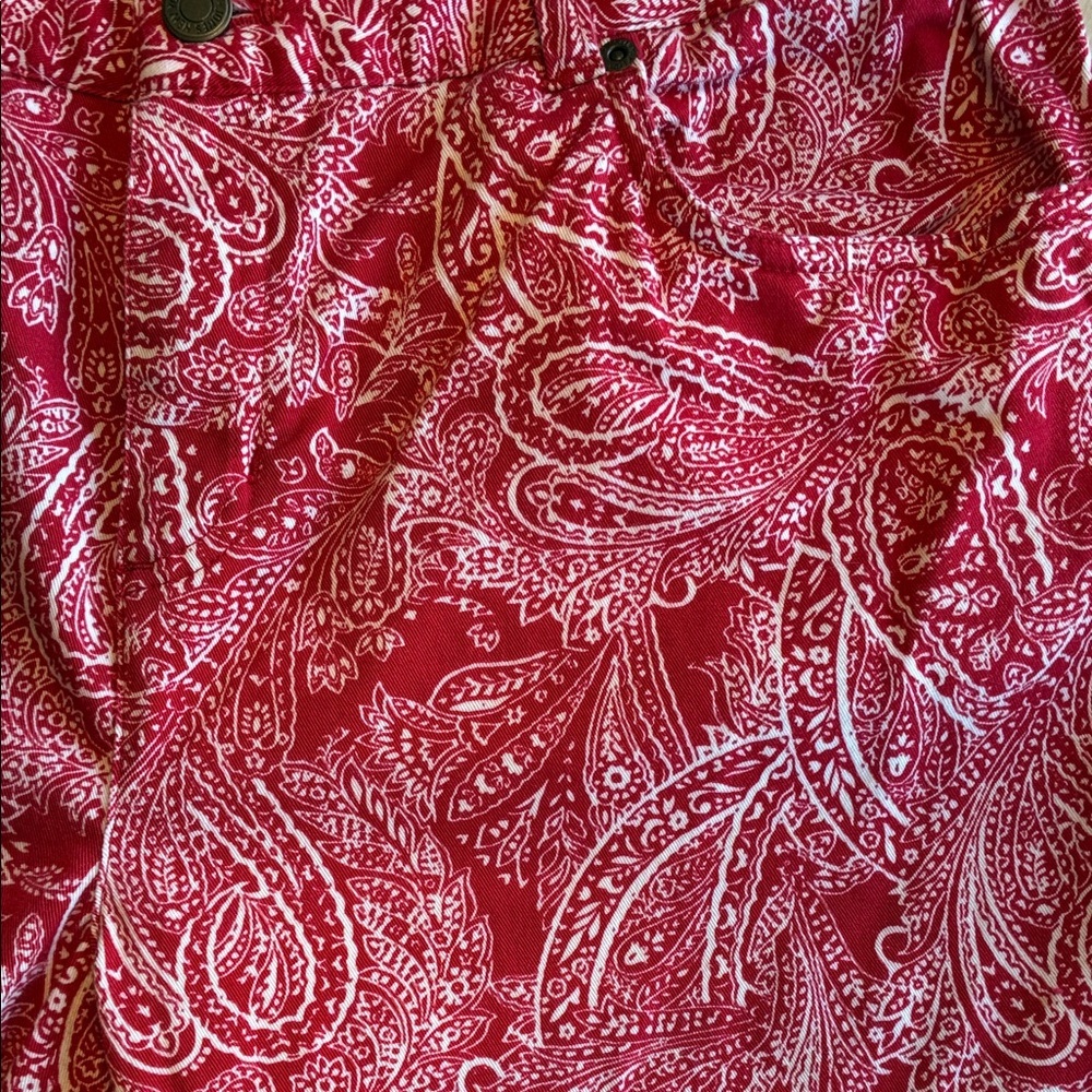 JONES NEW YORK SPORT Stylish red & white paisley /bandana print pants. 12 - Picture 9 of 17